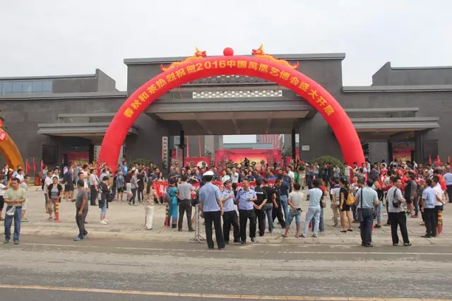 鉆牛角尖工藝品發(fā)展有限公司,張家界牛角梳,鉆牛角尖,張家界牛角制品,翠翠閣