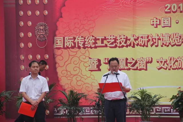 鉆牛角尖工藝品發(fā)展有限公司,張家界牛角梳,鉆牛角尖,張家界牛角制品,翠翠閣