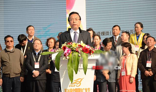 鉆牛角尖集團，張家界牛角梳，鳳凰牛角梳，鉆牛角尖，鉆牛角尖牛角梳，牛角梳